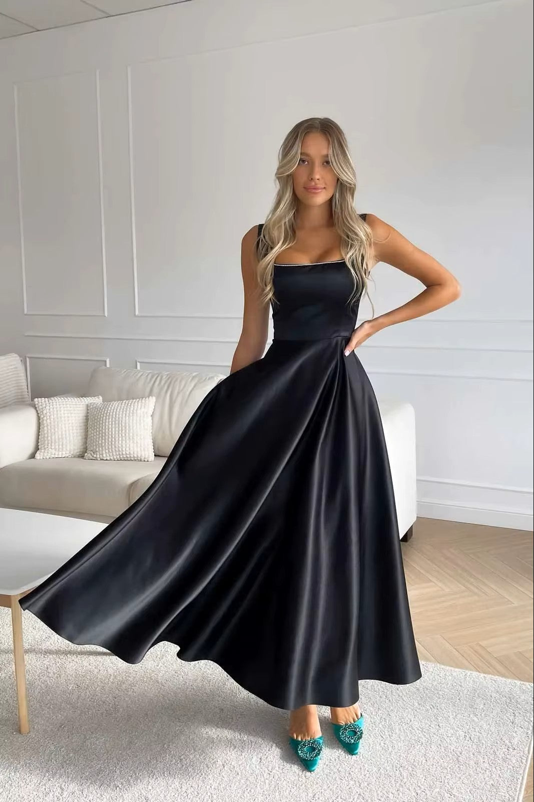 Elara – Versierde Midi-Jurk voor Tijdloze Elegant