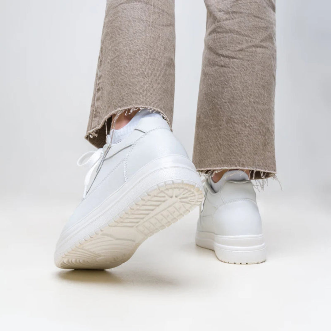WHITE HEIGHT SNEAKER – unisex lifter voor elke zomerscene
