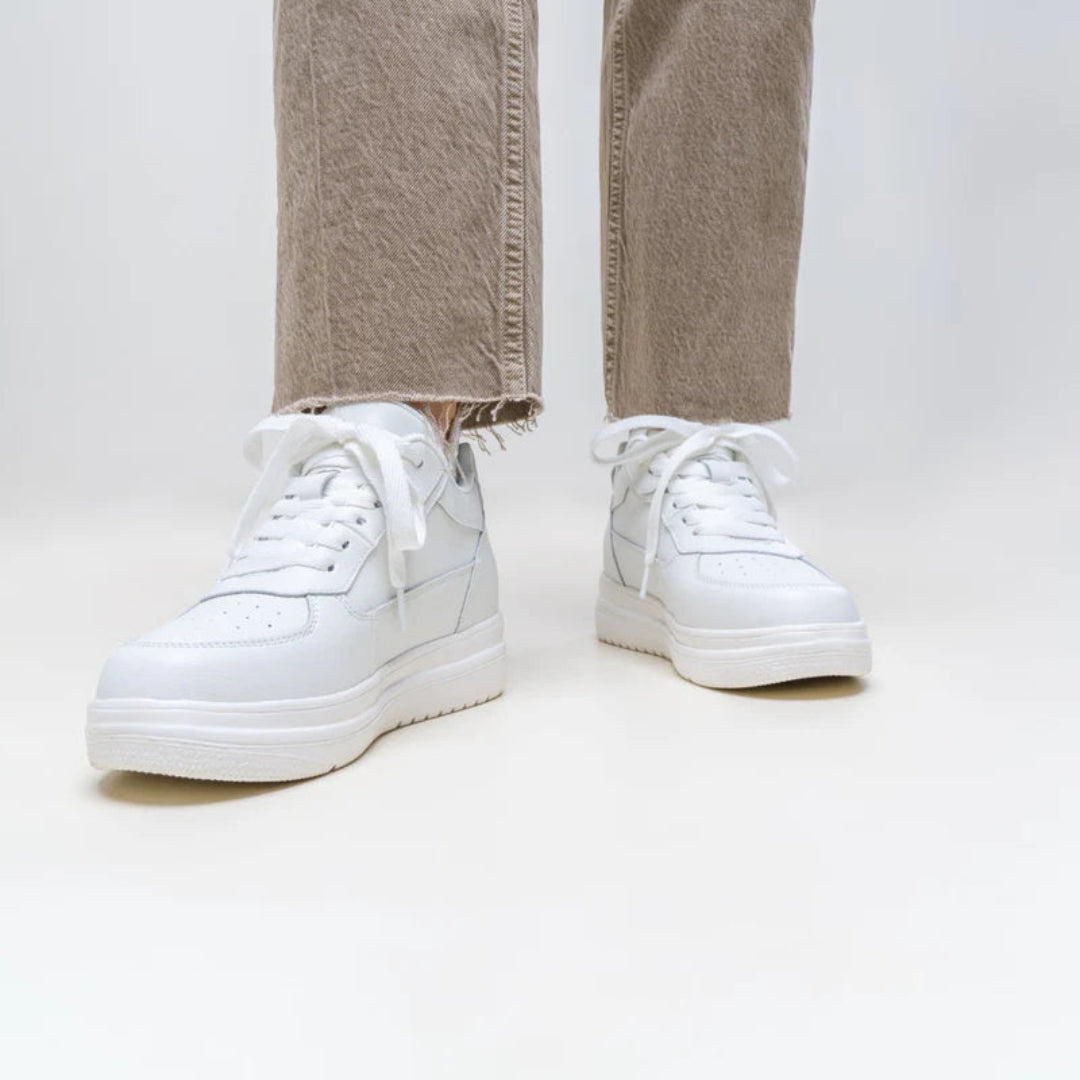 WHITE HEIGHT SNEAKER – unisex lifter voor elke zomerscene