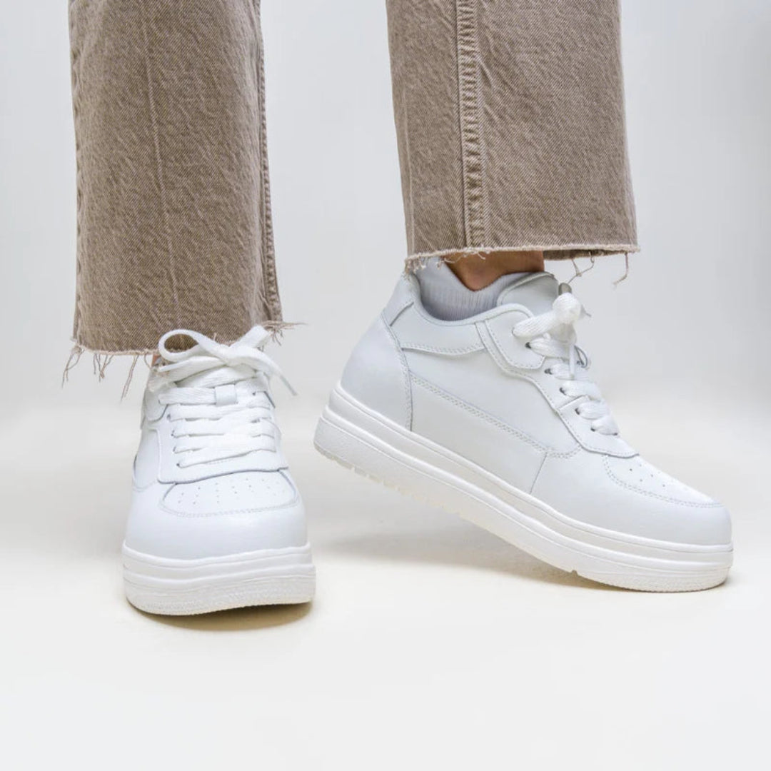 WHITE HEIGHT SNEAKER – unisex lifter voor elke zomerscene