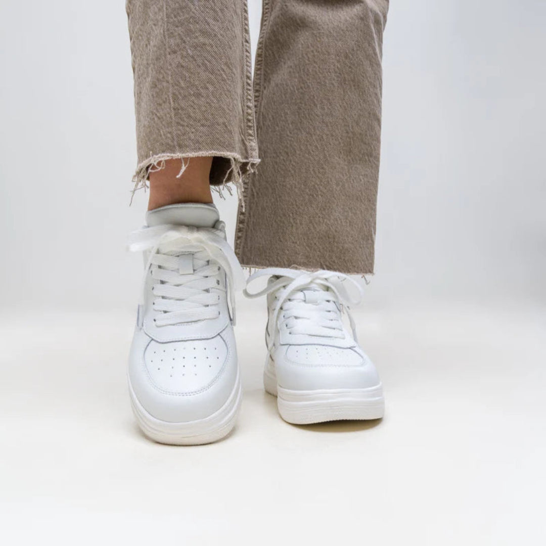 WHITE HEIGHT SNEAKER – unisex lifter voor elke zomerscene
