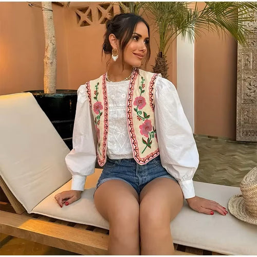 Sienna – Geborduurde Bloemen Gilet voor een Vleugje Bohemian Chic