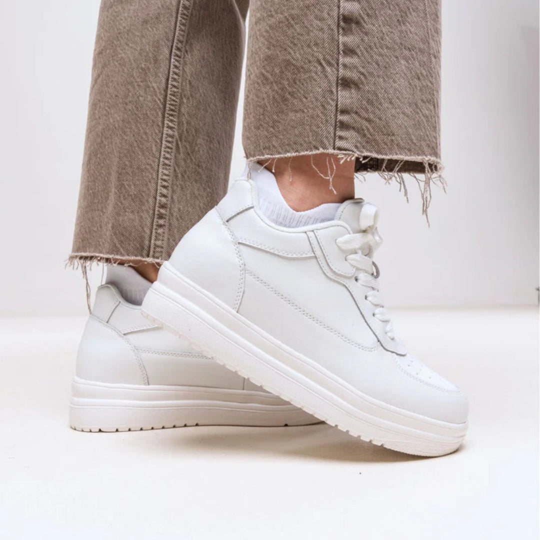 WHITE HEIGHT SNEAKER – unisex lifter voor elke zomerscene