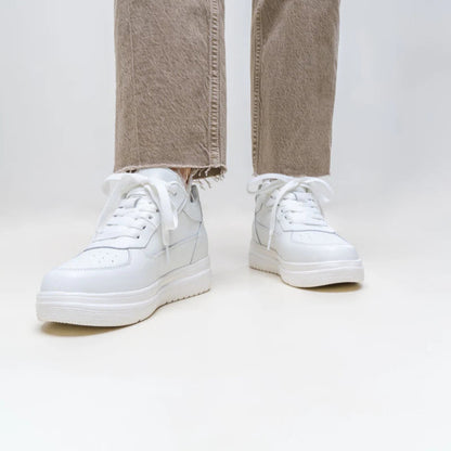 WHITE HEIGHT SNEAKER – unisex lifter voor elke zomerscene